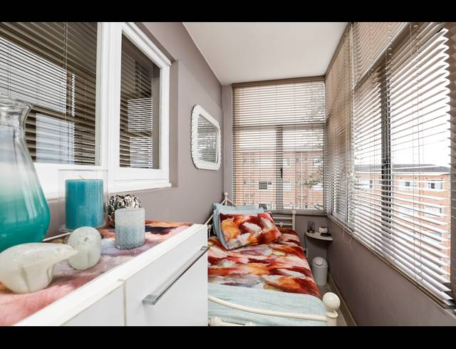 1.5 BEDROOM APARTMENT FOR SALE IN GLENWOOD